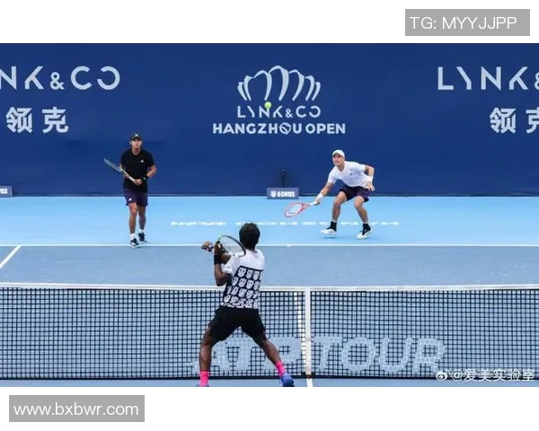 杭州网球队技术争议引发热议球员表现与教练策略成焦点讨论 杭州网球队技术争议引发热议球员表现与教练策略成焦点讨论