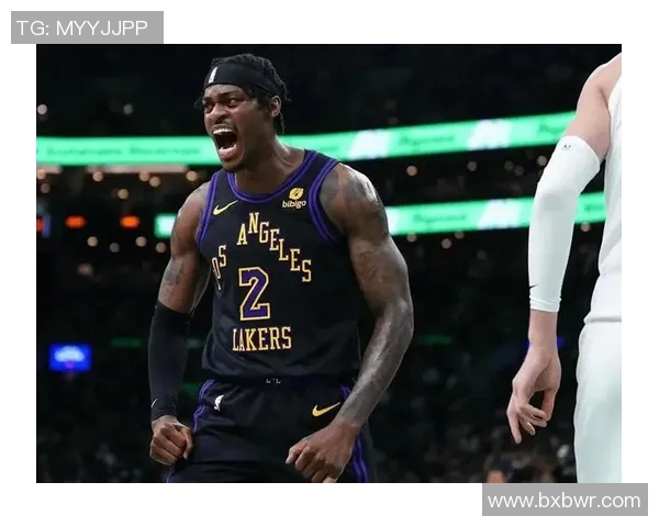 小牛与湖人季后赛第三场激战回顾球星表现与战术分析