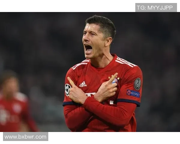 莱万在欧冠赛场火力全开10场12球稳居射手榜首位