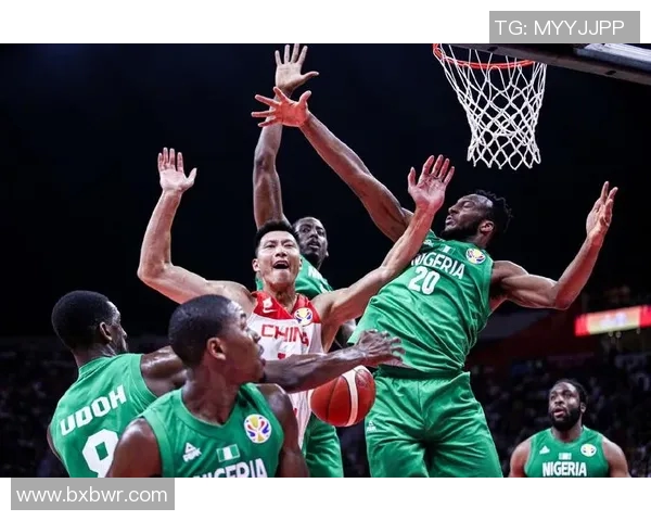 重庆足球队的包夹战术解析与球队未来发展展望