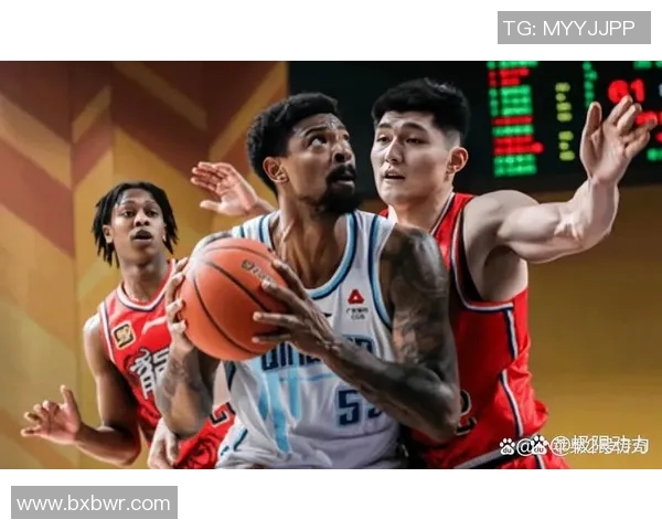 CBA激战广州队迎战青岛队双方全力争胜展现篮球魅力与团队精神 CBA激战广州队迎战青岛队双方全力争胜展现篮球魅力与团队精神